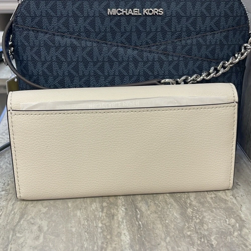 Michael Kors Hamilton Large Leather Continental Wallet
Light Cream
NWT
L - Picture 6 of 16